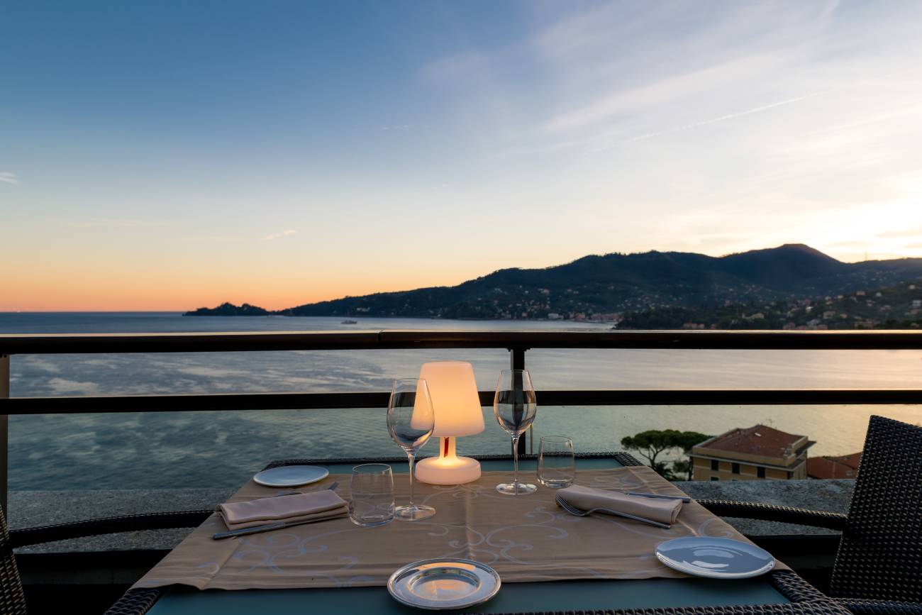 Tavolo da pranzo sulla terrazza del Grand Hotel Bristol Resort & SPA a Rapallo