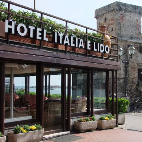 Insegna dell'Hotel Italia e Lido a Rapallo