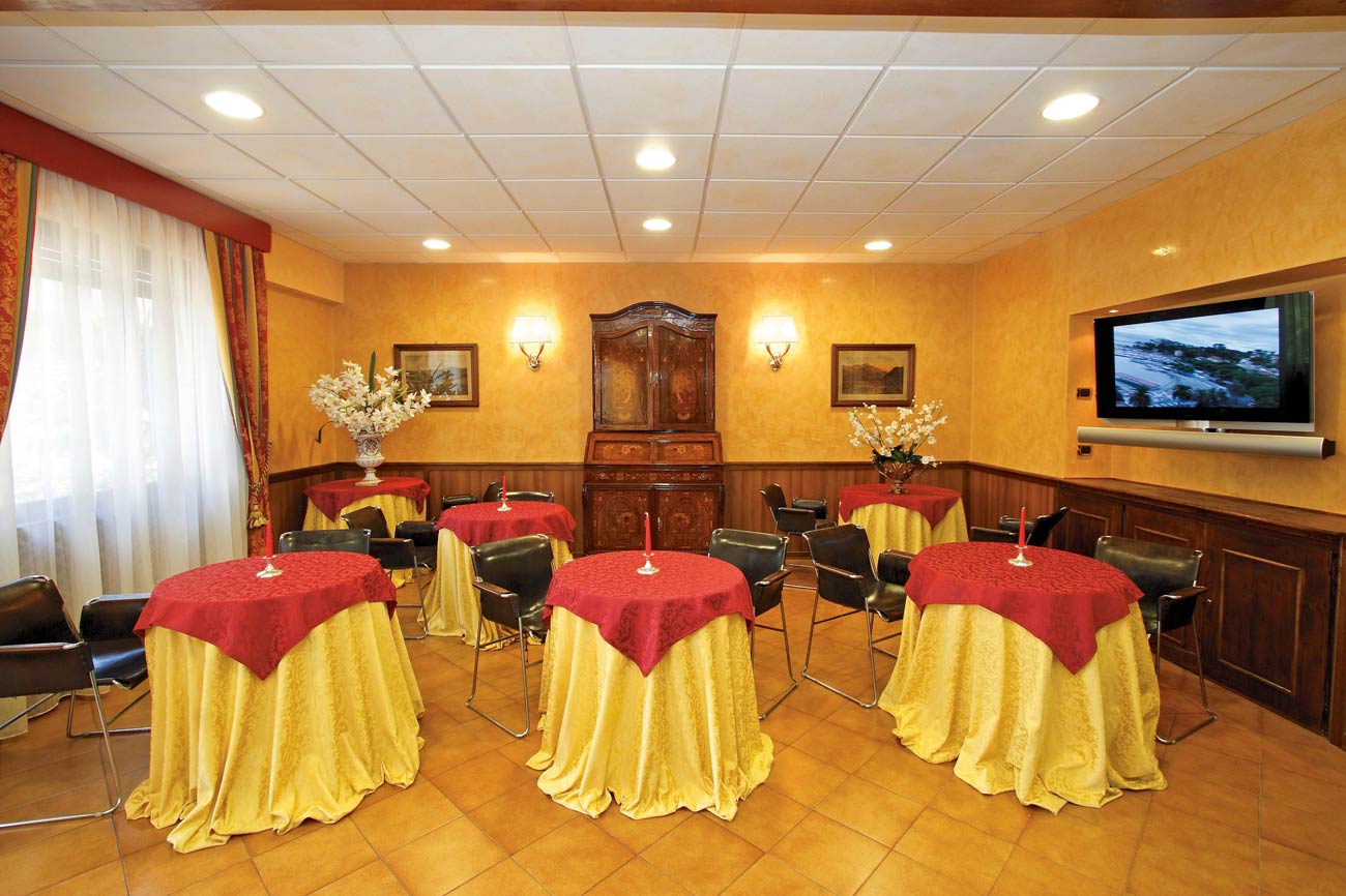 Sala del ristorante dell'Hotel Mondial a Rapallo