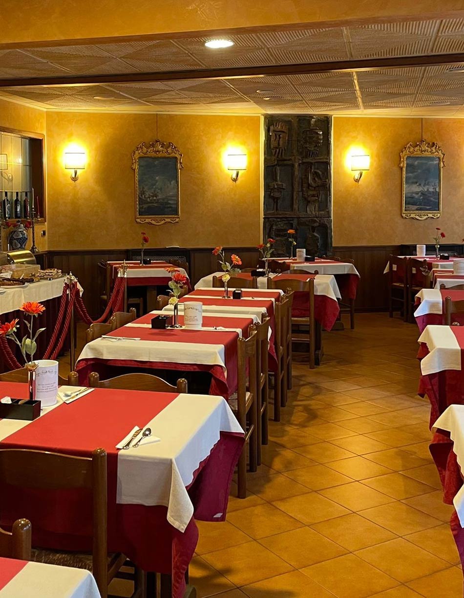 Sala del ristorante dell'Hotel Mondial a Rapallo