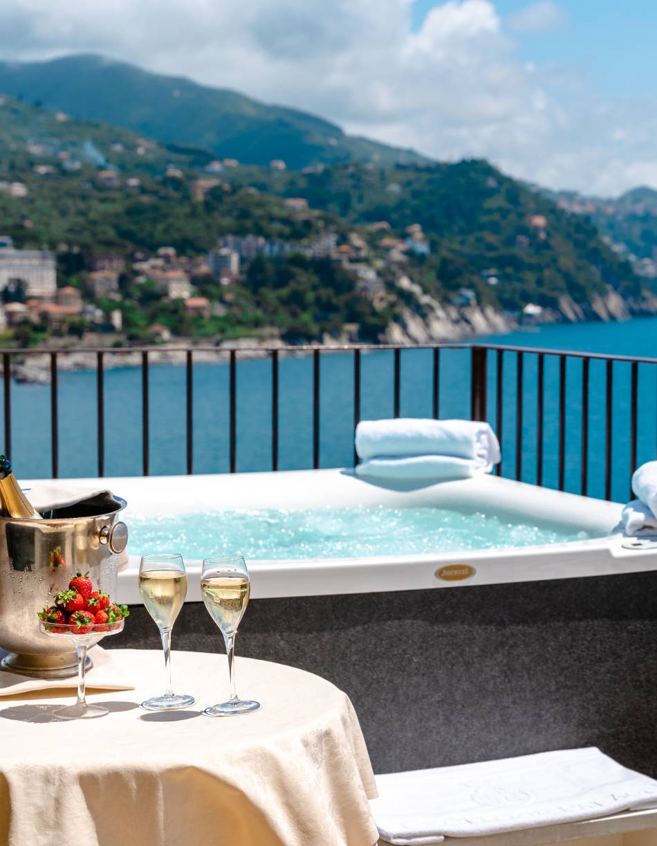 Presidential jacuzzi dell'Excelsior Palace Hotel a Rapallo