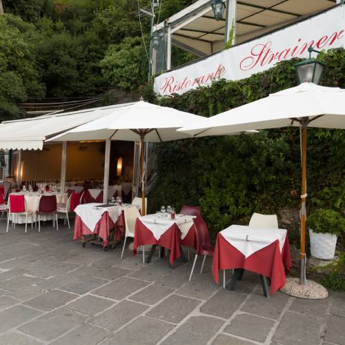 Tavoli esterni del Ristorante Strainer a Portofino