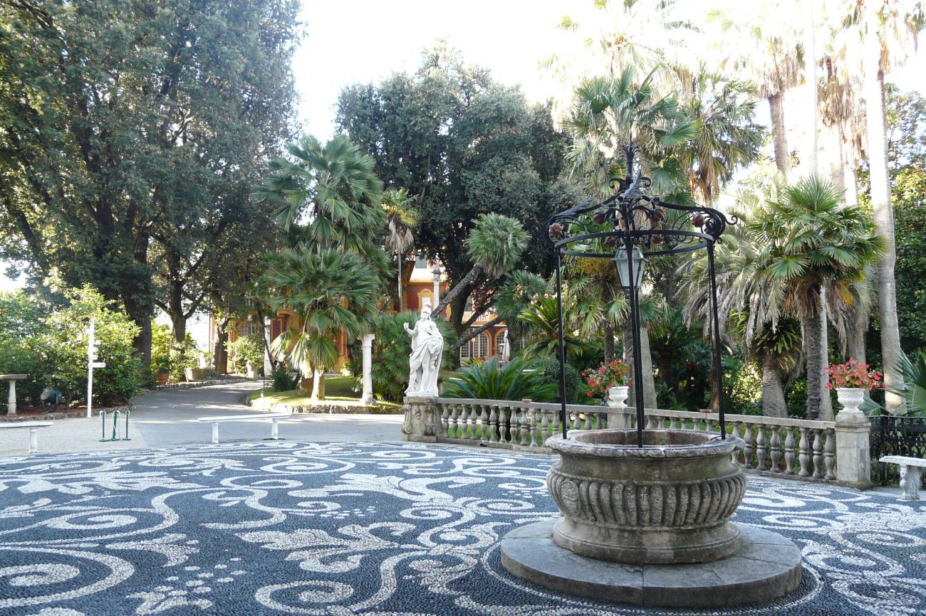 Pozzo nella Piazza del parco di Villa Durazzo a Santa Margherita Ligure